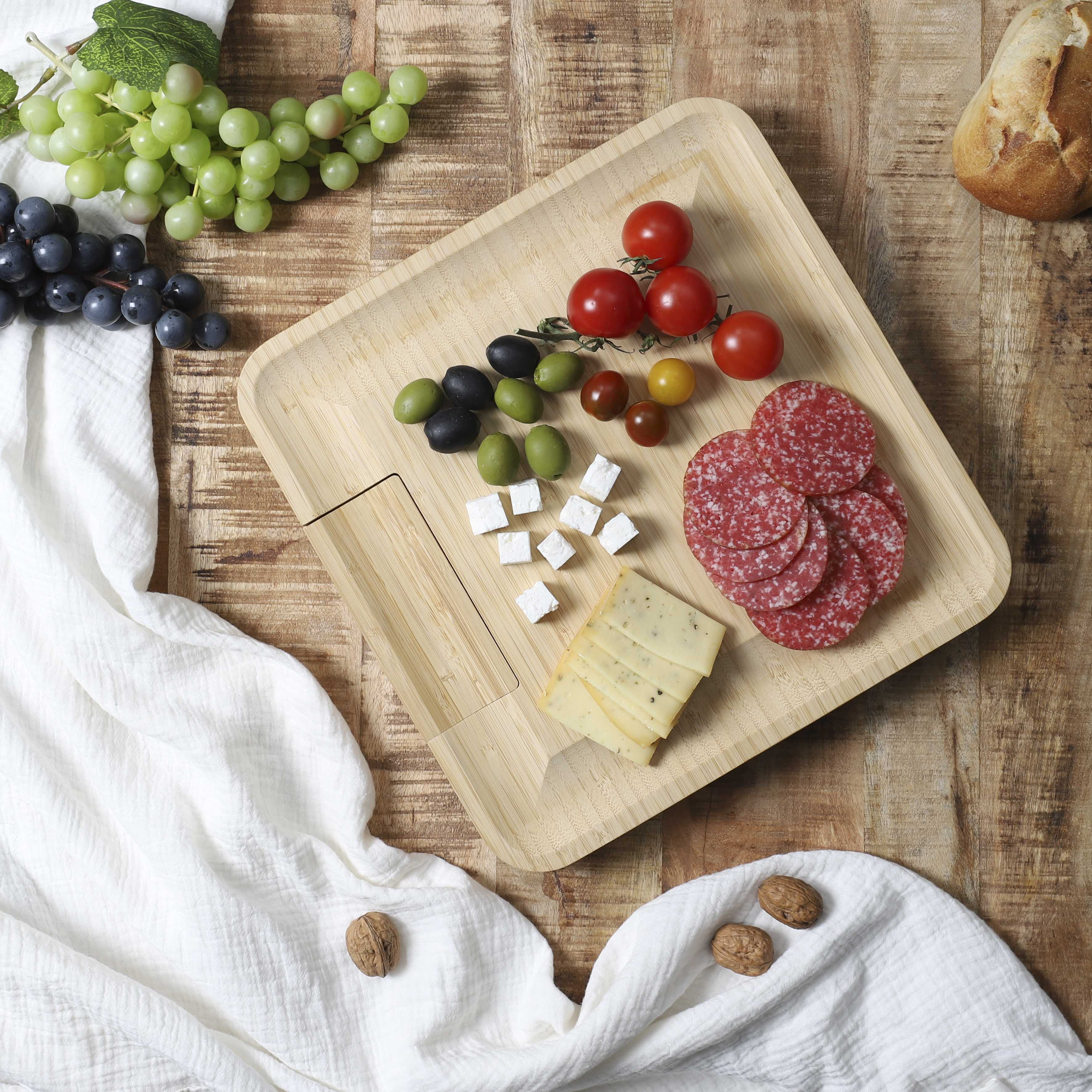 Planche Apéro Personnalisable en Bambou avec Tiroir et Couteaux