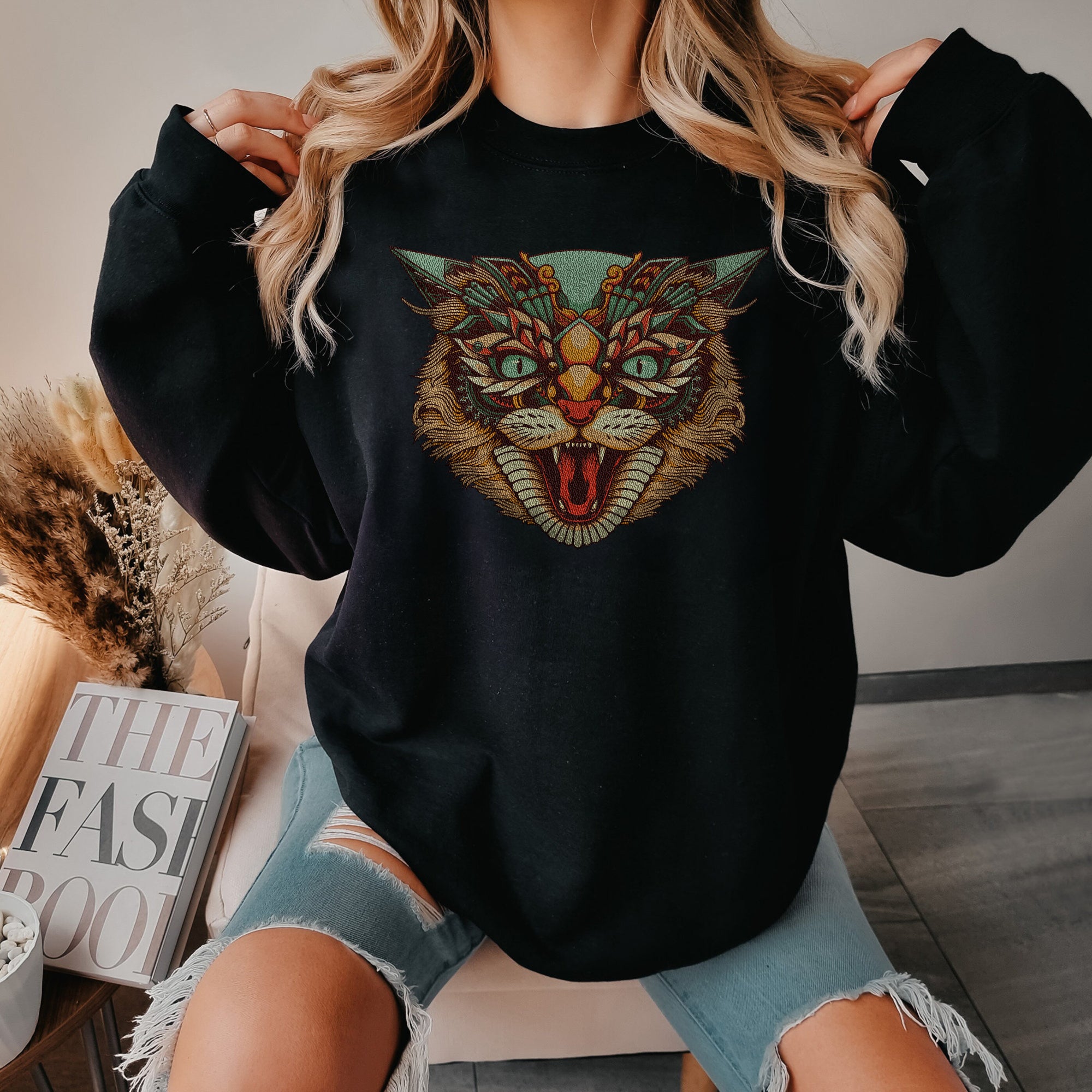 Embroidery sweatshirt Ethnic cat head