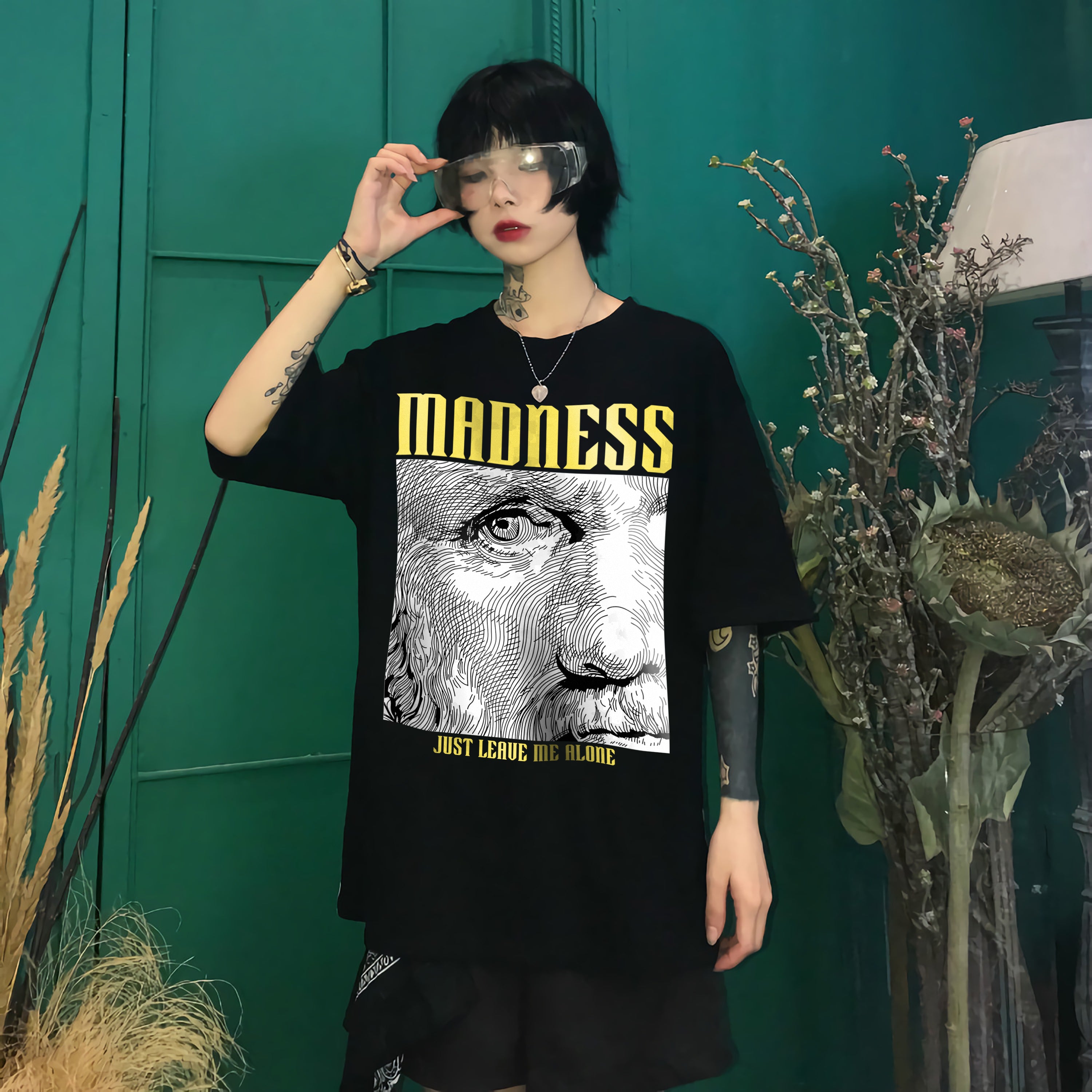 T-shirt de style japonais Madness Just Leave Me Alone